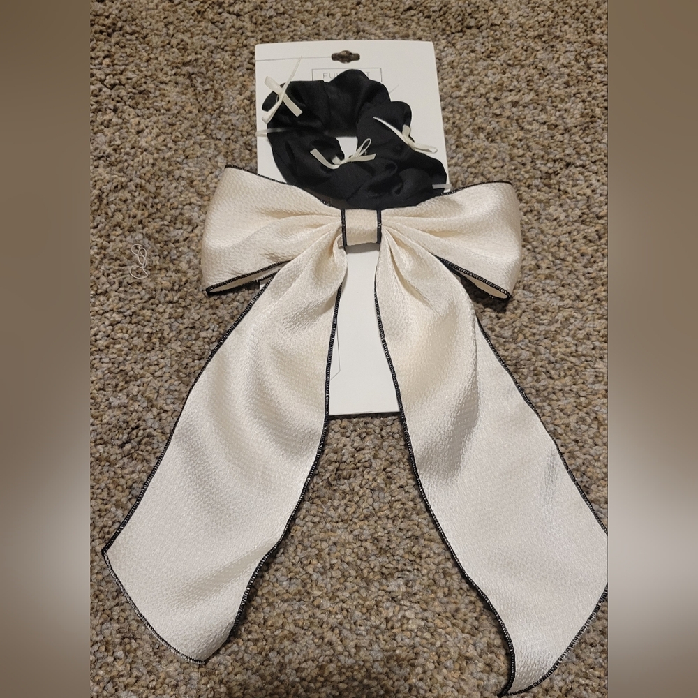 Full Tilt Black and White Bow Hair Accessory